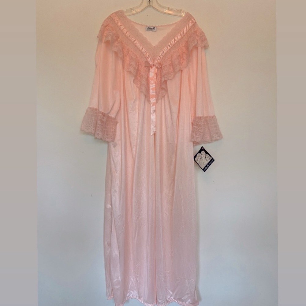 Vintage Lace Ruffle Nightgown